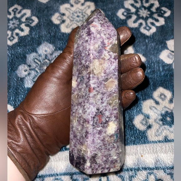Lepidolite Tower - Picture 3 of 4